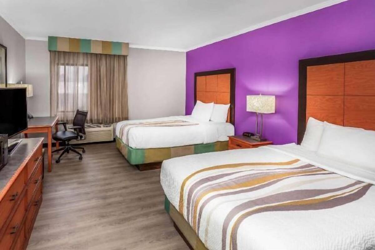 Premium bedding, desk, iron/ironing board, free cots/infant beds