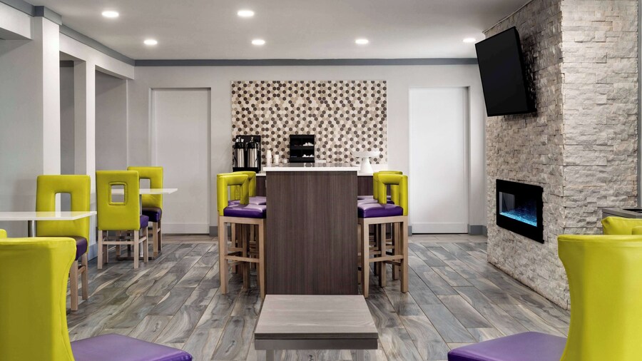 La Quinta Inn by Wyndham Birmingham - Inverness