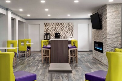 La Quinta Inn by Wyndham Birmingham - Inverness