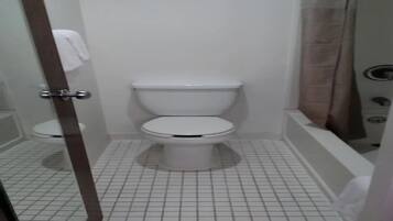 Ensemble douche/baignoire, serviettes fournies