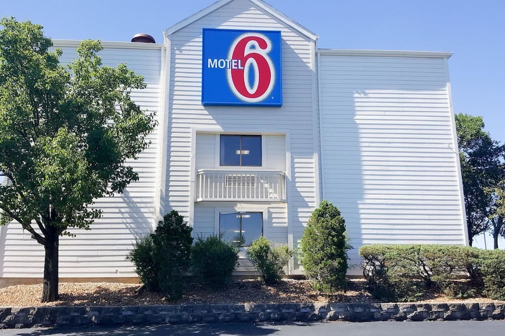 Motel 6 Maryland Heights, MO