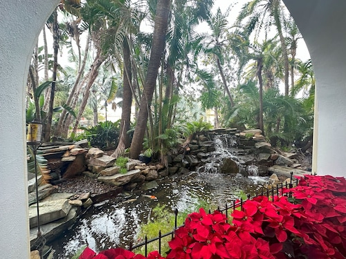 Tahitian Inn