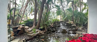 Tahitian Inn