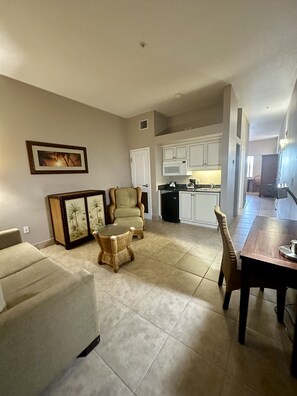 Deluxe Suite, 1 Bedroom | 1 bedroom, hypo-allergenic bedding, desk, blackout drapes