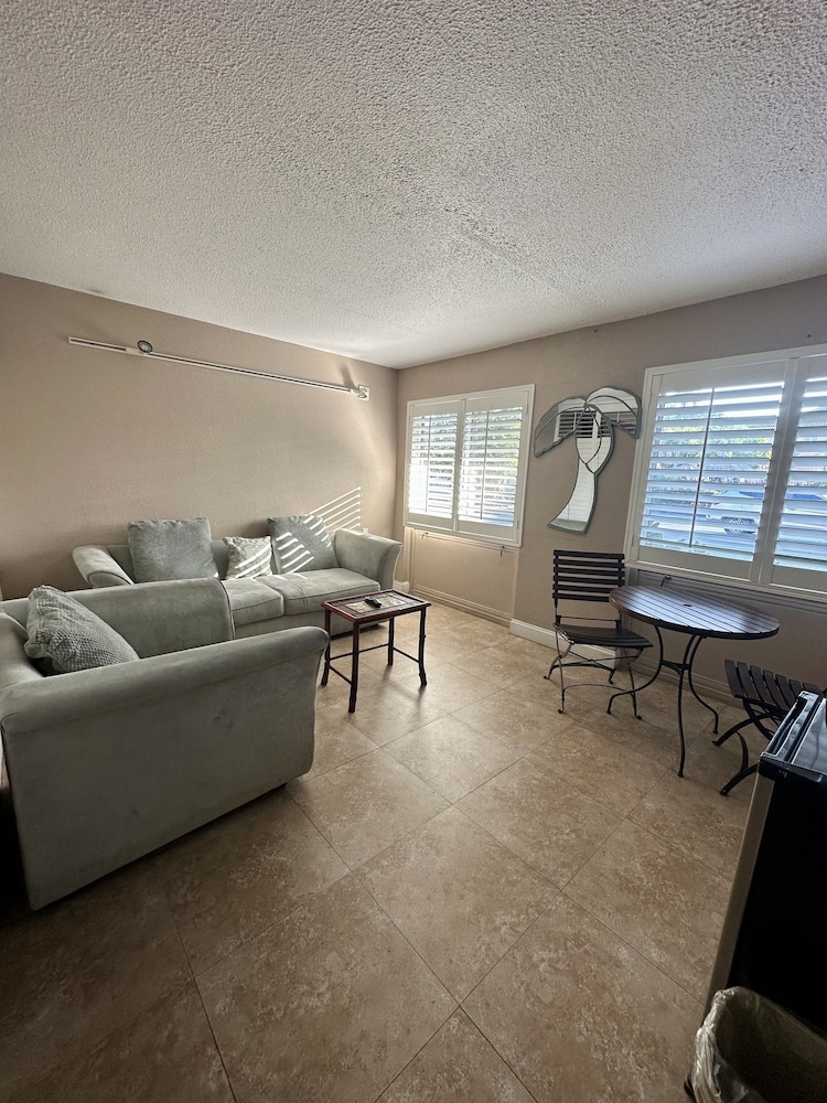 Tahitian Inn by null