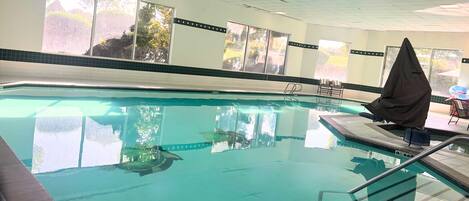 Indendørs pool