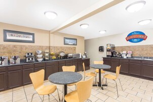 Desayuno continental gratuito y diario