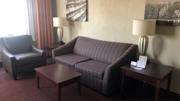 Double Suite | Living room | Flat-screen TV