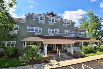 Ivy Court Inn & Suites