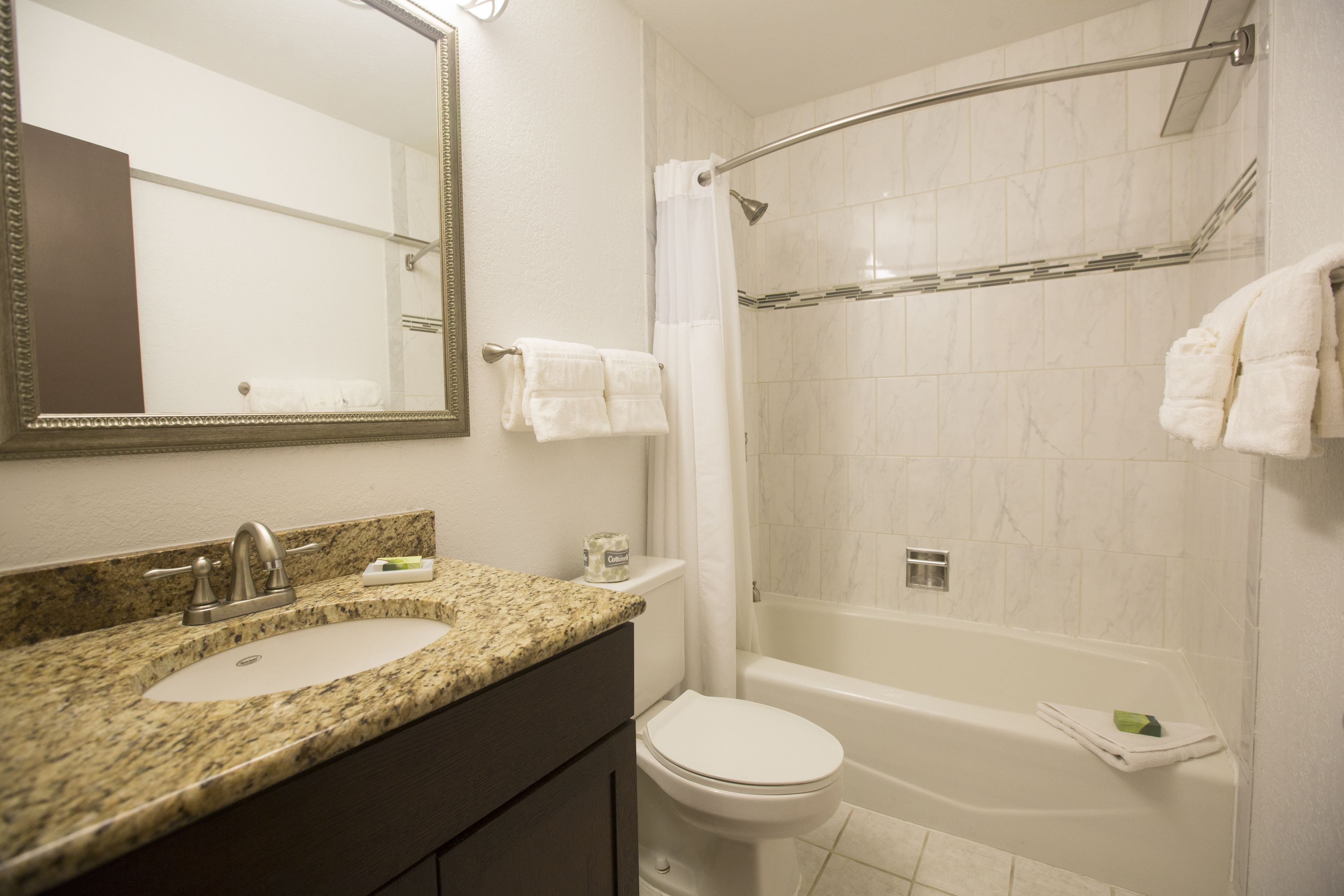 suite | bathroom | free toiletries, hair dryer, towels