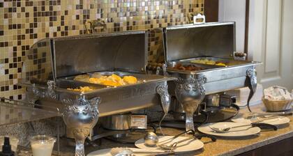 Ivy Court Inn & Suites
