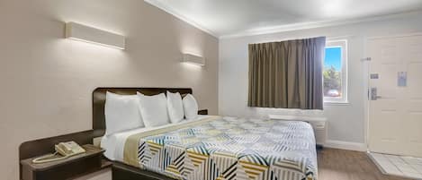 Skrivebord, wi-fi (inkludert) og sengetøy