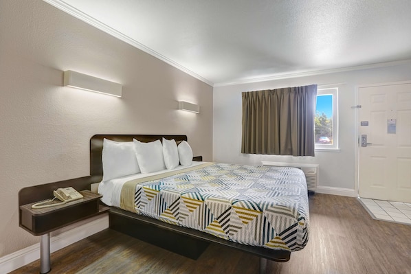 Työpöytä, ilmainen Wi-Fi, vuodevaatteet