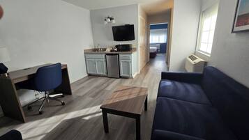Suite, Non Smoking | Living area | 32-inch LCD TV with satellite channels, TV