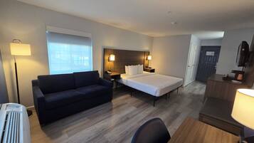 Standardrum - 1 kingsize-säng med bäddsoffa | Duntäcken, bäddmadrasser, skrivbord och mörkläggningsgardiner