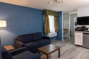Suite, Non Smoking | Pillowtop beds, desk, blackout drapes, iron/ironing board
