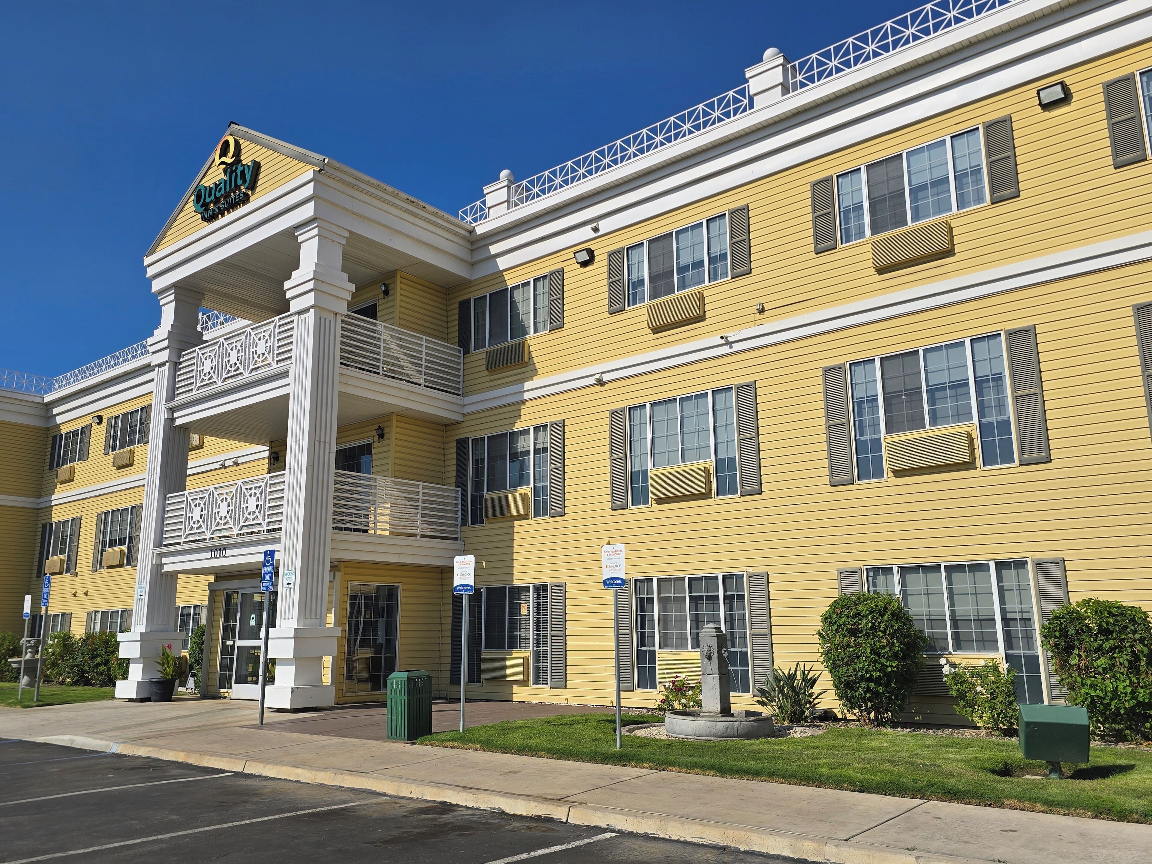 Fachada de la propiedad