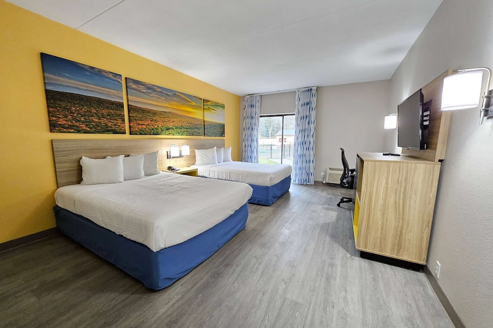 Days Inn by Wyndham Berlin Meriden
