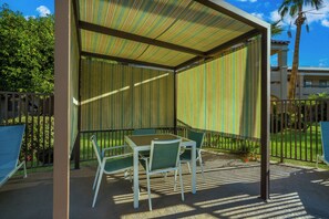 Outdoor pool, open 8:00 AM to 10:00 PM, free pool cabanas, pool loungers