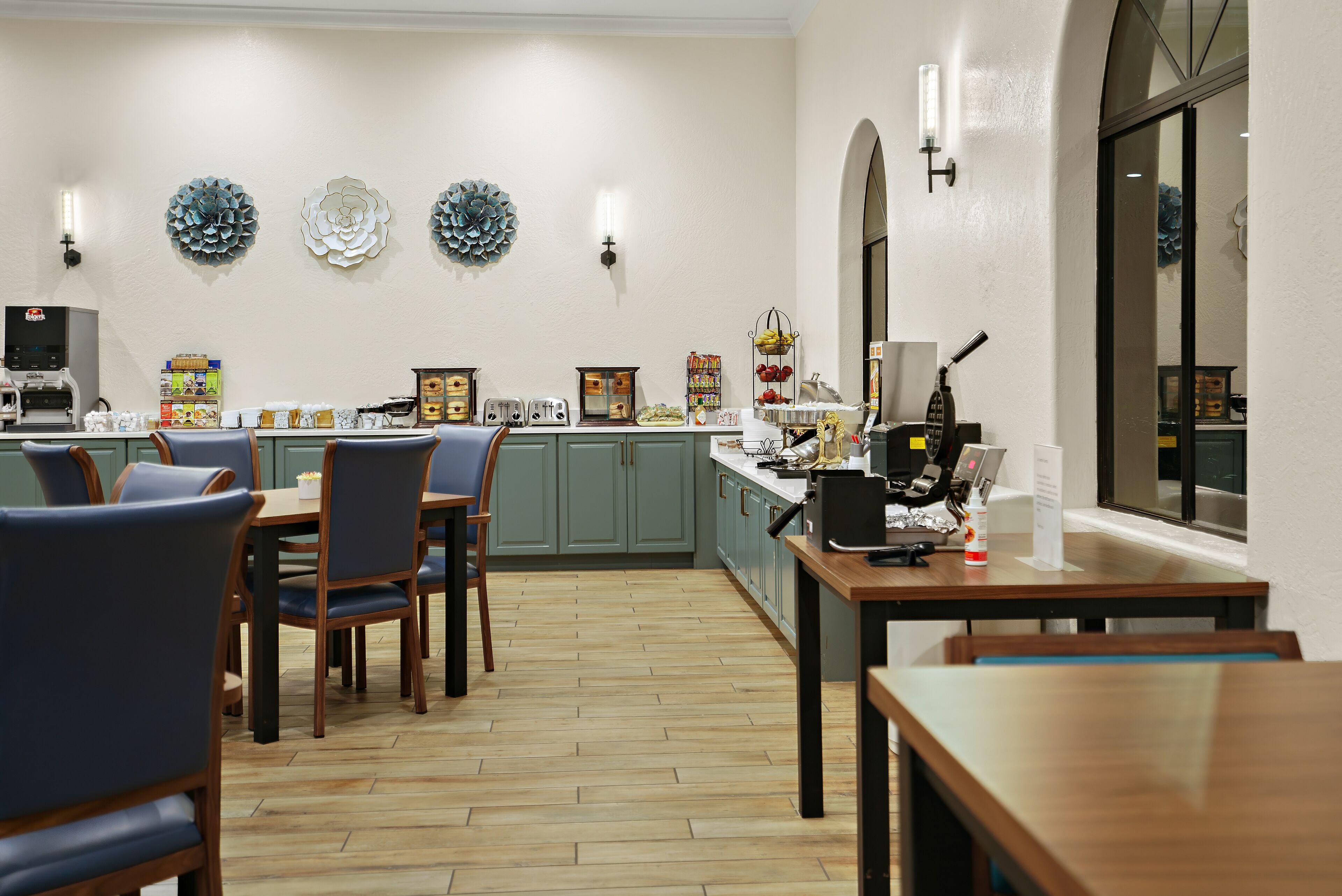 free daily full breakfast