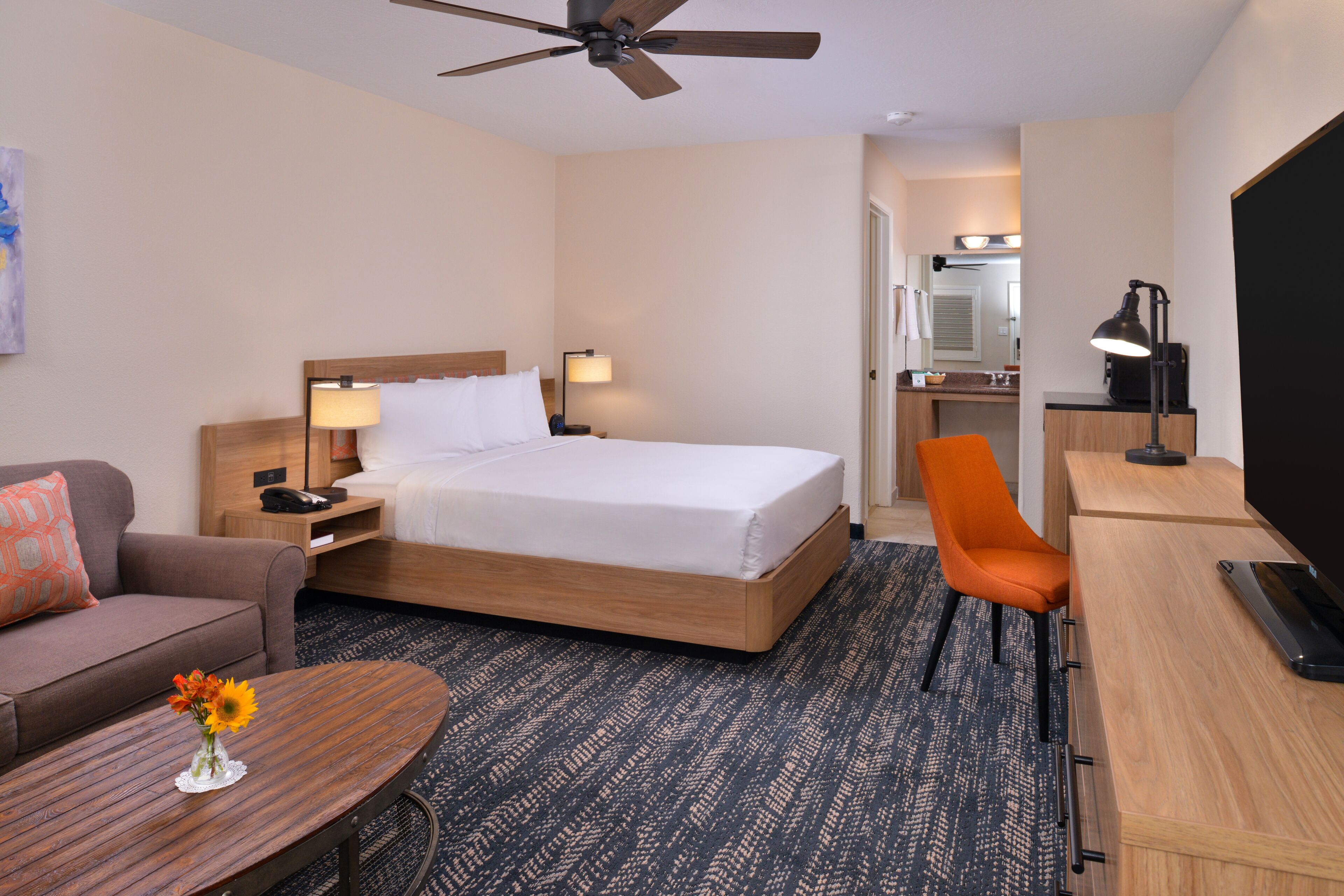 La Fuente Inn & Suites in Yuma Find Hotel Reviews, Rooms, and Prices on