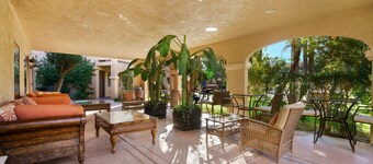 La Fuente Inn & Suites