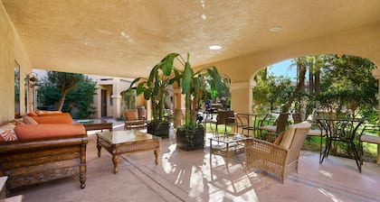 La Fuente Inn & Suites