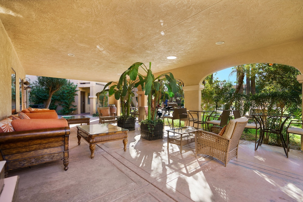 La Fuente Inn & Suites by null