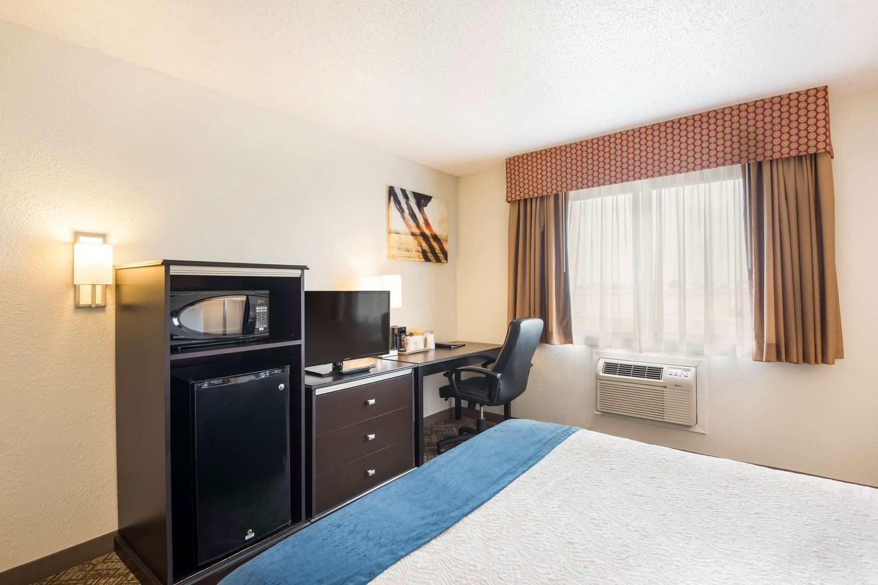 Desk, iron/ironing board, free WiFi, bed sheets