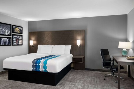 La Quinta Inn by Wyndham Indianapolis Airport Executive Dr - Image 41