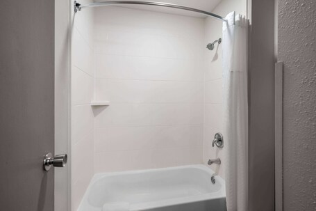 La Quinta Inn by Wyndham Indianapolis Airport Executive Dr - Image 17