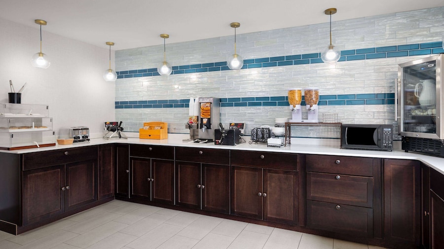 La Quinta Inn by Wyndham Indianapolis Airport Executive Dr