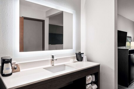 La Quinta Inn by Wyndham Indianapolis Airport Executive Dr - Image 36