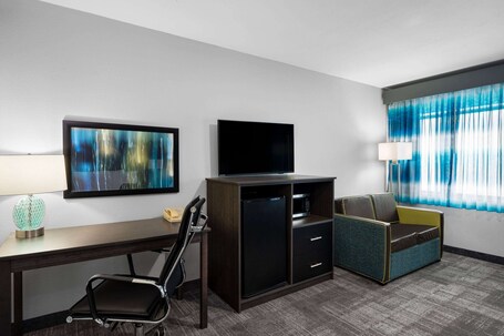 La Quinta Inn by Wyndham Indianapolis Airport Executive Dr - Image 29