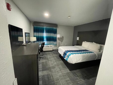 La Quinta Inn by Wyndham Indianapolis Airport Executive Dr - Image 40