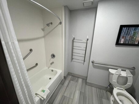 La Quinta Inn by Wyndham Indianapolis Airport Executive Dr - Image 26