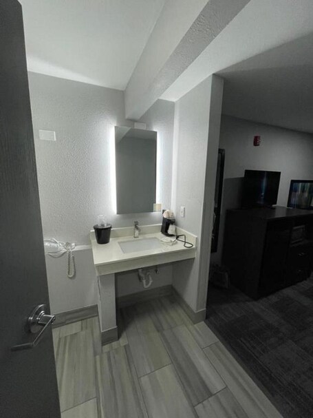 La Quinta Inn by Wyndham Indianapolis Airport Executive Dr - Image 32