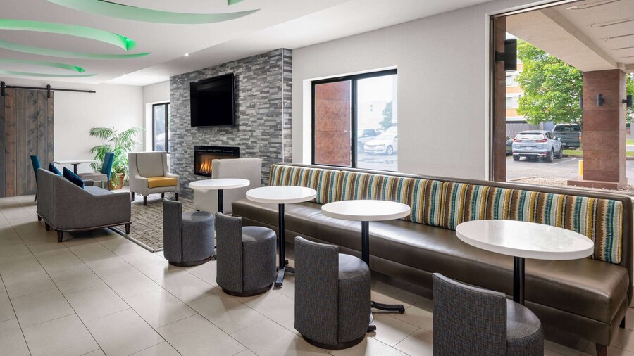 La Quinta Inn by Wyndham Indianapolis Airport Executive Dr