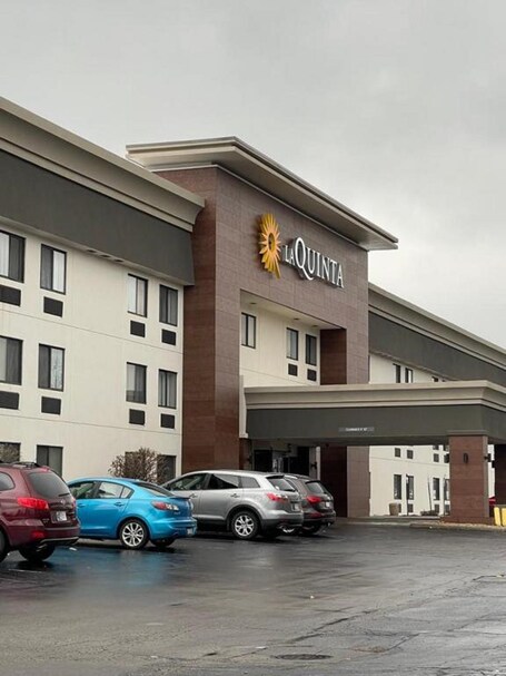 La Quinta Inn by Wyndham Indianapolis Airport Executive Dr - Image 24