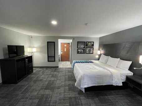 La Quinta Inn by Wyndham Indianapolis Airport Executive Dr - Image 38