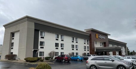 La Quinta Inn by Wyndham Indianapolis Airport Executive Dr - Image 10