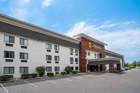 La Quinta Inn by Wyndham Indianapolis Airport Executive Dr - Image 23