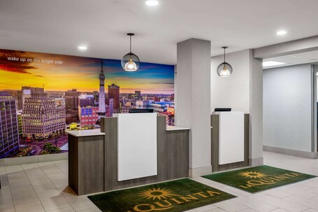 La Quinta Inn by Wyndham Indianapolis Airport Executive Dr - Image 1