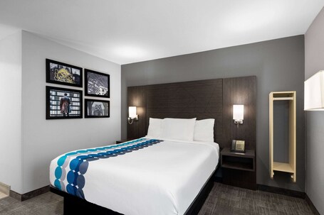 La Quinta Inn by Wyndham Indianapolis Airport Executive Dr - Image 47