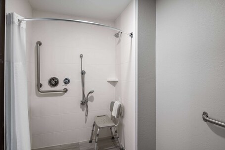 La Quinta Inn by Wyndham Indianapolis Airport Executive Dr - Image 33