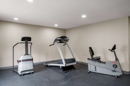 La Quinta Inn by Wyndham Indianapolis Airport Executive Dr - Image 11