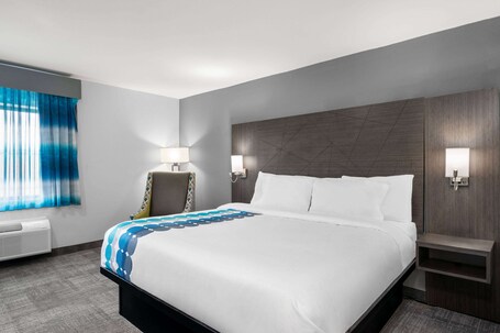 La Quinta Inn by Wyndham Indianapolis Airport Executive Dr - Image 46