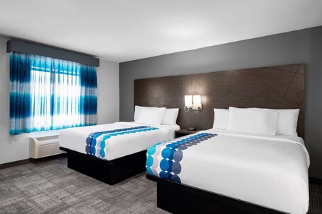 La Quinta Inn by Wyndham Indianapolis Airport Executive Dr - Image 3