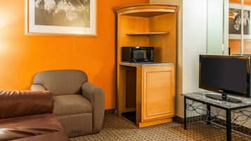 Suite, 1 Queen Bed with Sofa bed, Non Smoking