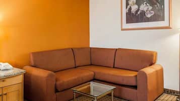 Schreibtisch, BĂŒgeleisen/BĂŒgelbrett, kostenlose Babybetten